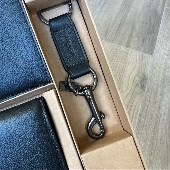 Coach Boxed Compact Id Wallet With Trigger Snap Key Fob - Picture 7 of 7